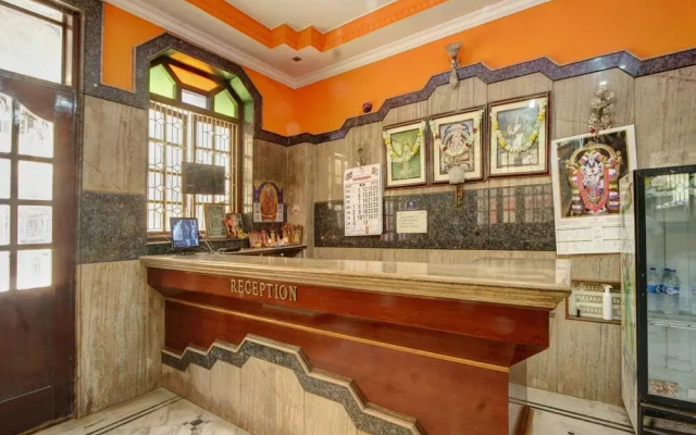 Hotel Radha Krishna Deluxe Lodge by OYO Rooms