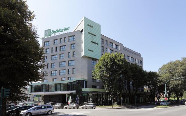 Отель Holiday Inn Turin Corso Francia вид на фасад