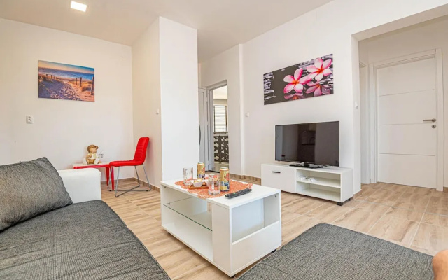 Nice Apartment in Brodarica With Wifi and 2 Bedrooms