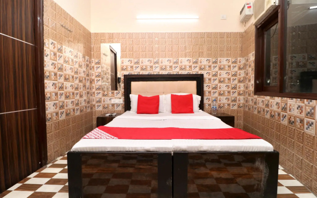 OYO 35497 Hotel Kapoor Residency