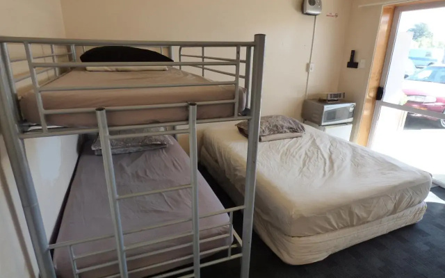 Racecourse Backpackers Hostel