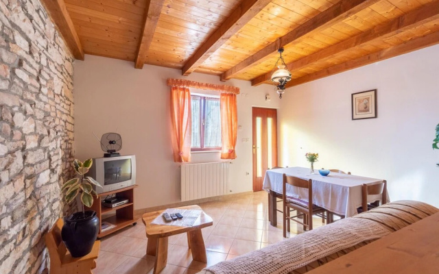 Awesome Home in Hrboki With 1 Bedrooms and Wifi