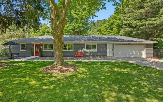 The Pines-pets,across From Ivy Center EC, Town!