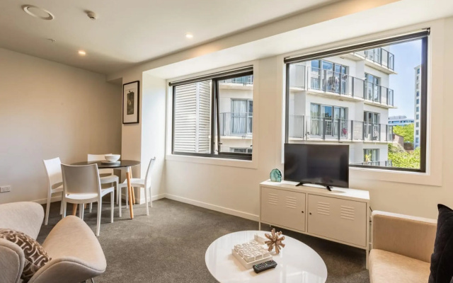 Beautiful 2BR Unit next to Myers Park Zodiak Stays