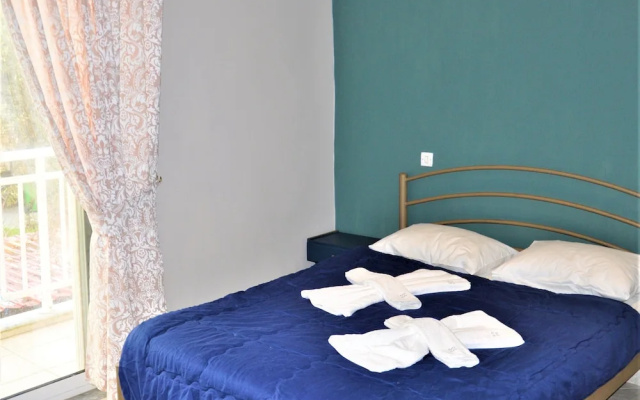 Room in Studio - Beautiful Room in Limenaria, Only Five Minutes Away From Center