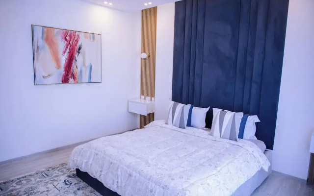 Grand Premiere 2 Bed by YourHost
