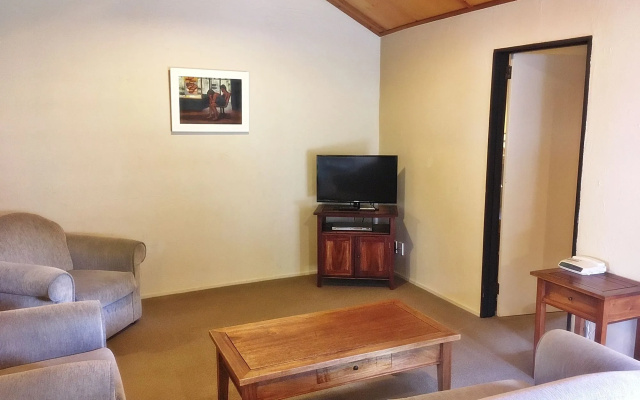 Woodlands Motels and Apartments
