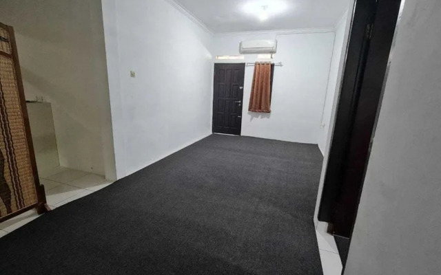 EXPRESS O 92035 Rumah Singgah 8b Syariah