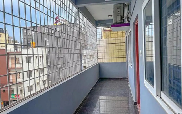 Fabhotel Gateway Suites