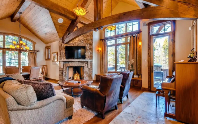 Bear Tracks Lodge