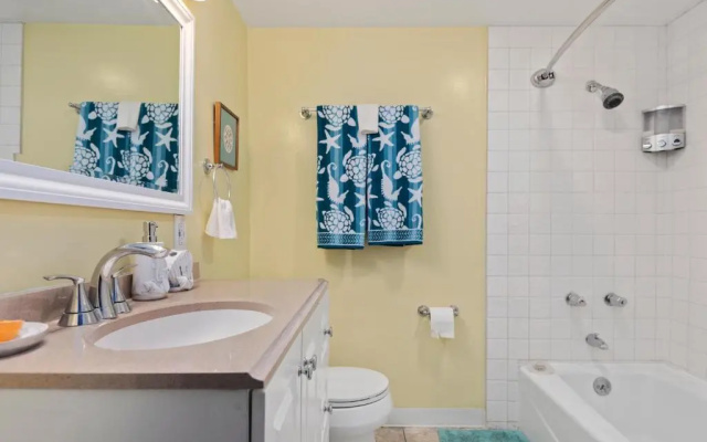 Santa Barbara Cozy Studio with Private Patio