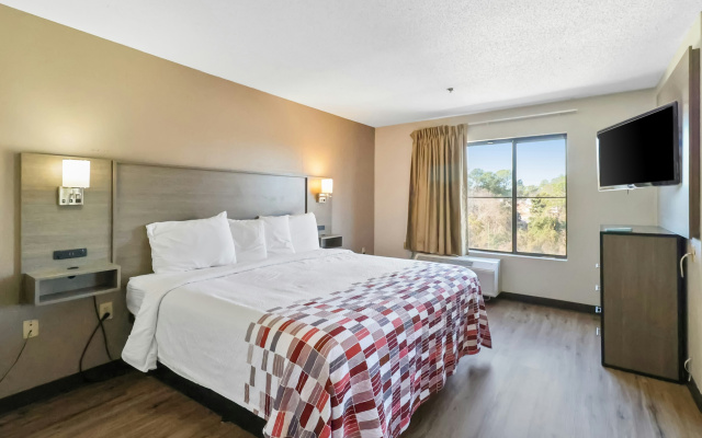 Red Roof Inn & Suites Fayetteville - Fort Bragg