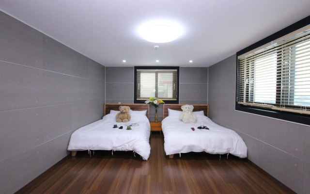 Uljin blue ara CD pension