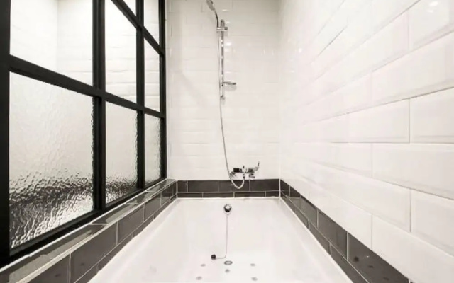 V Hotel