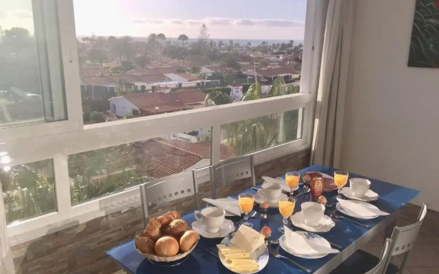 5 min walk from Yumbo! 417