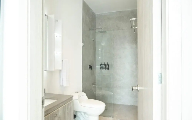 w Trendy 2BR in the Heart of Bocagrande