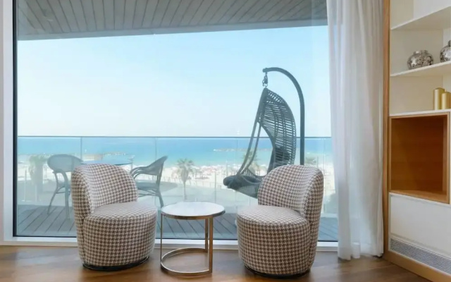 Luxury 2BR on the water by HolyGuest