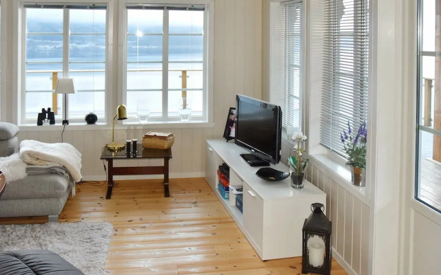 6 Person Holiday Home in Stryn