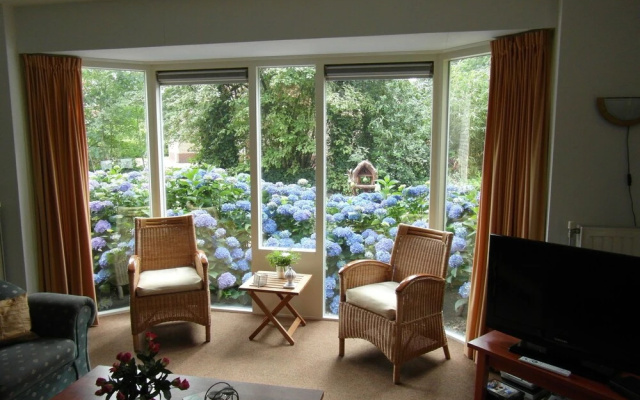 Nice House with Garden near Lemelerberg