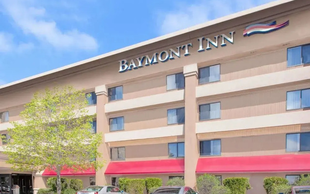 Baymont Inn & Suites Flint
