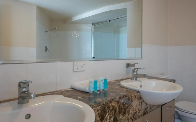 Broadbeach Savannah Hotel & Resort
