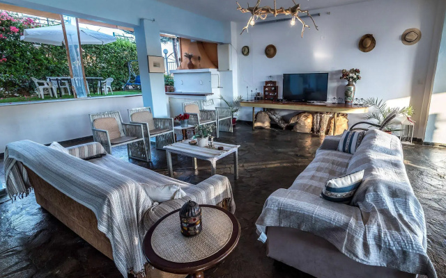 Faros Apartments
