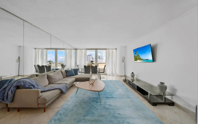 Stunning Balcony Views 3 Bedroom