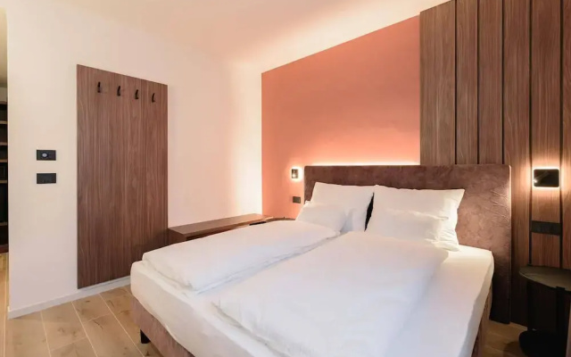 NAOMI Rooms