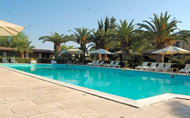Fabulous Holiday Home in Trinitapoli with Swimming Pool