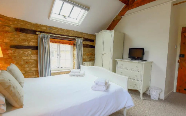White Hart House, BURFORD