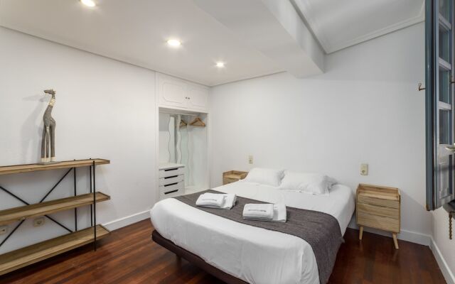 Апартаменты SanSebastianForYou Consti Apartment комната для гостей