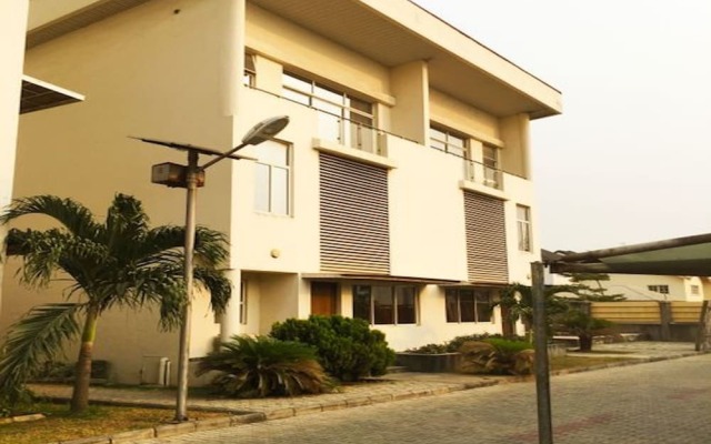 Апартаменты Gemini Place Apartments Oniru вид на фасад