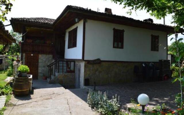 Отель The Old House Guest House Болгария, Арбанаси - отзывы, цены и фото номеров - забронировать отель The Old House Guest House онлайн вид на фасад