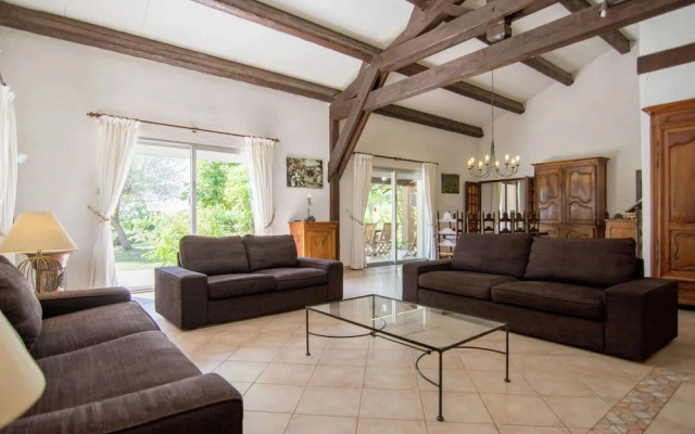 Villa in Campagnan With Pool and Vineyard Views