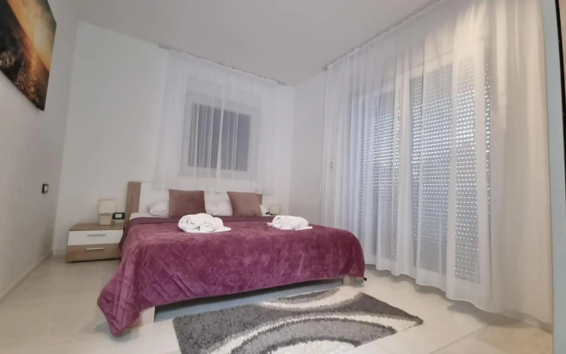 Holiday House Gavran