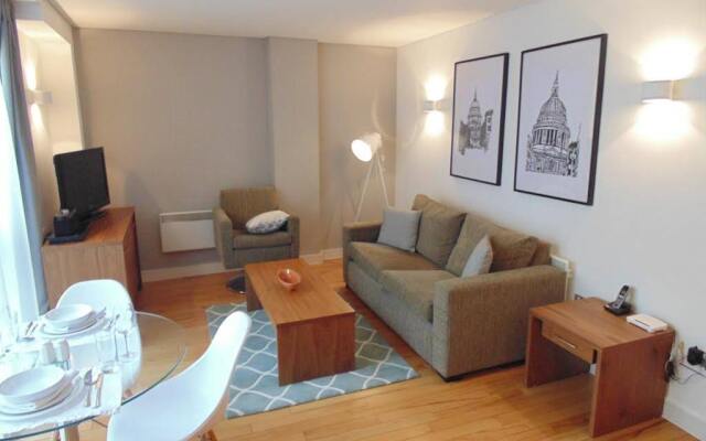 Отель Oakwood At Bow Lane Apts комната для гостей