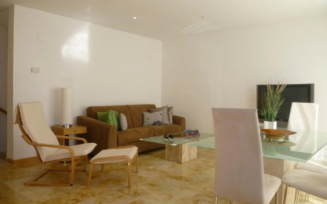 21387 - Fine Duplex Apartment – Near Beach