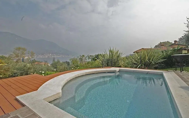 Versine Luxury Apartment