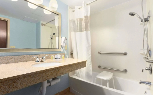 Holiday Inn Express Fayetteville – Fort Bragg by IHG