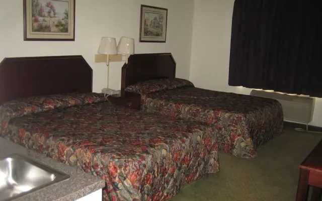 Delux Inn Express and Suites