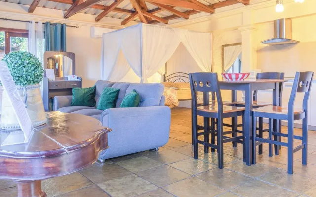 Laurels Villas
