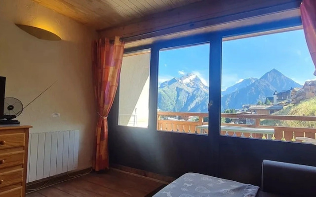 Spacious Apartment in Les Deux Alpes