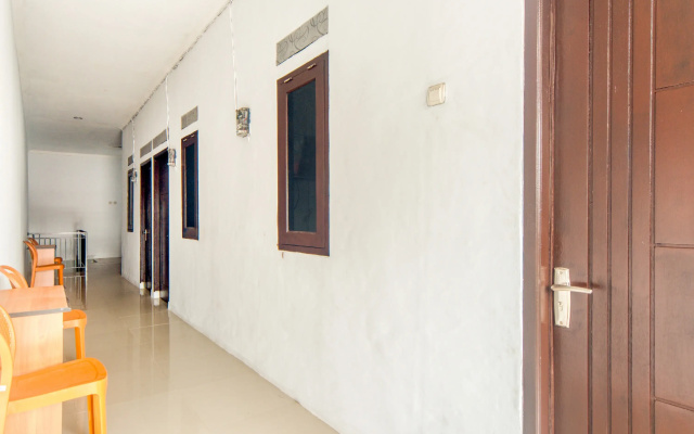 RedDoorz near Graha Cijantung Mall