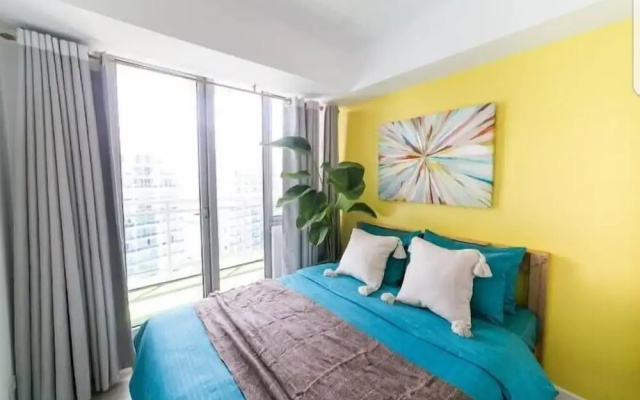 Sabrina's Crib by Azure 2 Bedroom near Airport