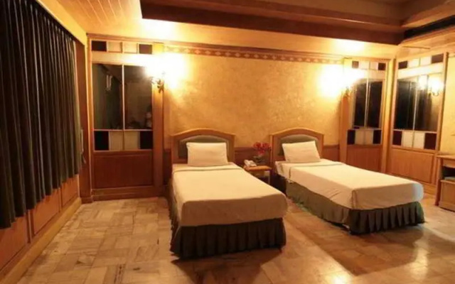 13 Coins Resort Bangna