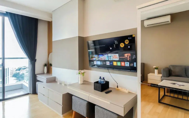 Elegant And Homey Studio At Apartment Capitol Suites