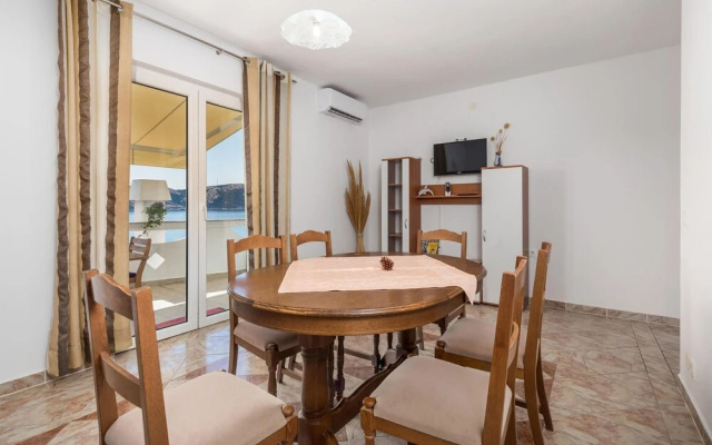 Beautiful Apartment in Stara Novalja With Wifi and 2 Bedrooms