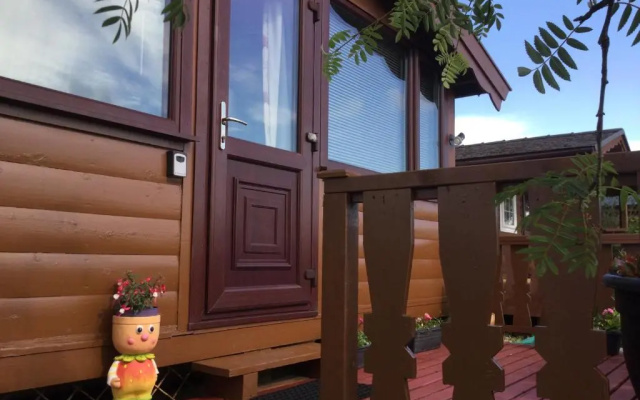Log Cabin - Free Parking, Garden & pet Friendly