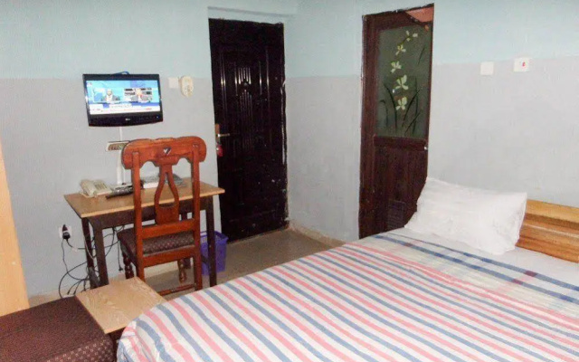 Menic Suites