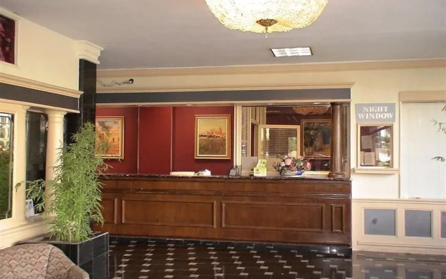 Greenway Inn & Suites